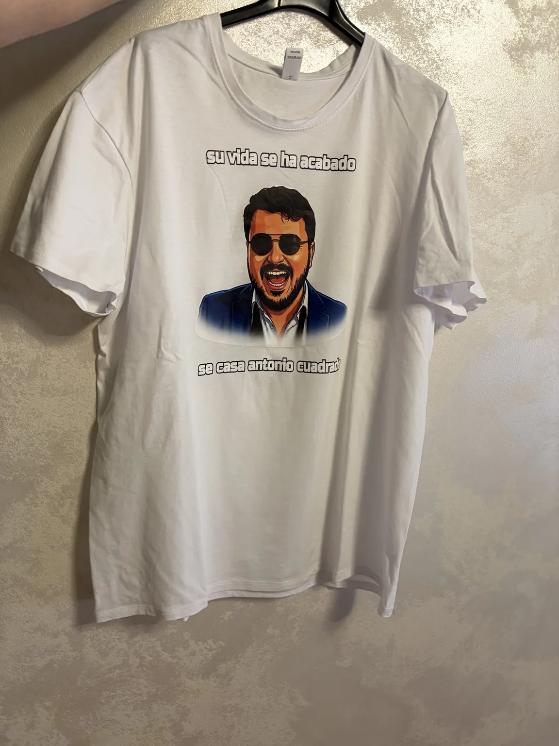Parte frontal de la camiseta real de Antonverse